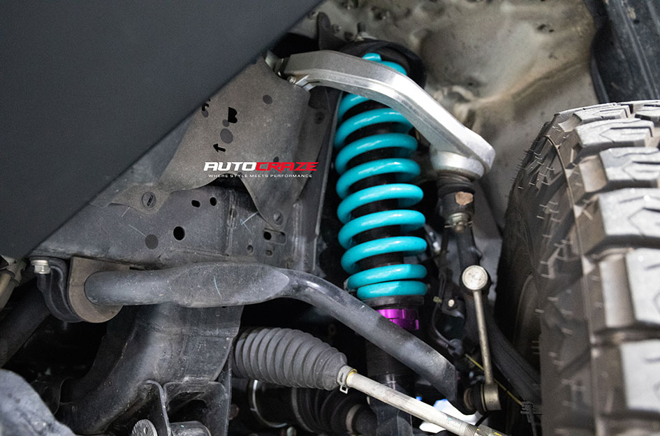 TOYOTA HILUX KMC GRS MACHINED W/ SATIN BLACK LIP