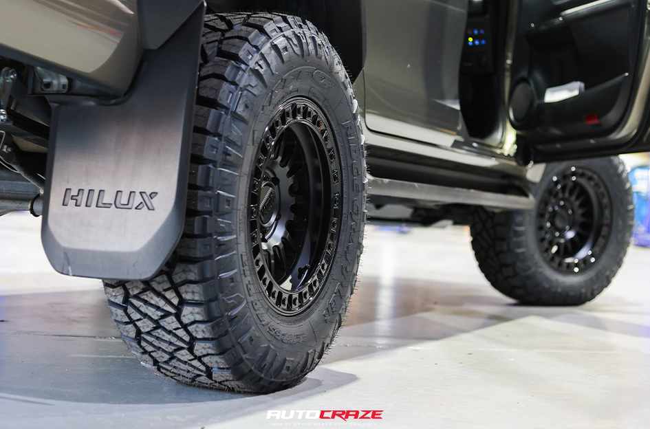 TOYOTA HILUX KMC IMS MATTE BLACK W/ GLOSS BLACK LIP