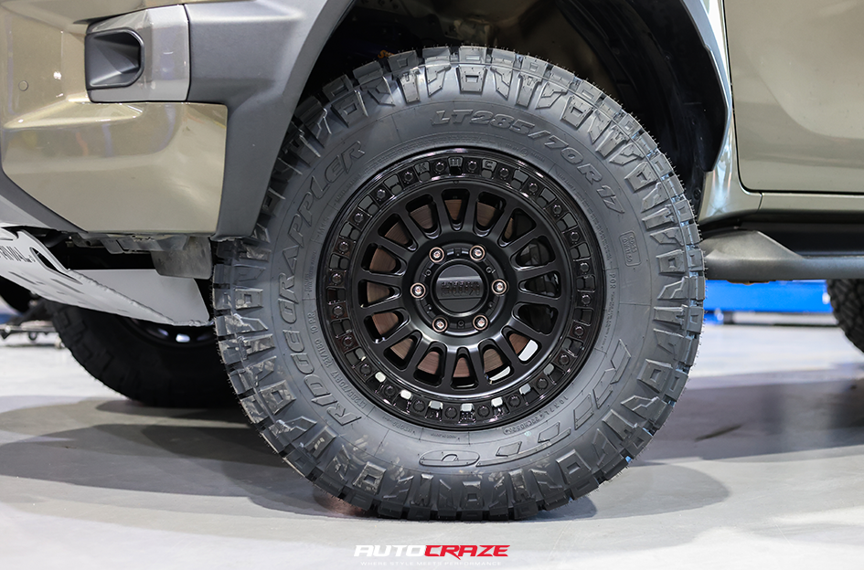 TOYOTA HILUX KMC IMS MATTE BLACK W/ GLOSS BLACK LIP