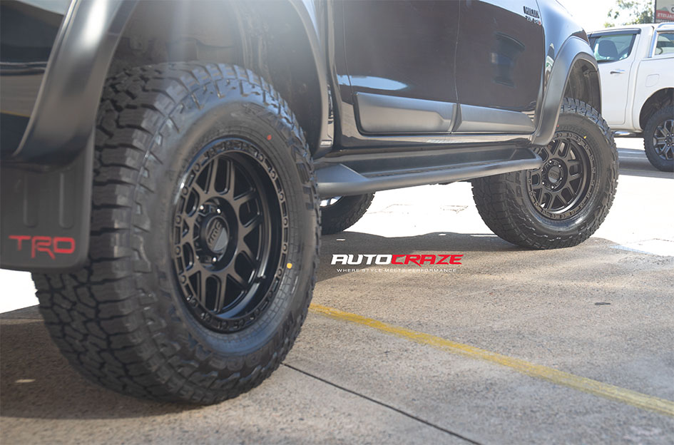 TOYOTA HILUX KMC KM544 MESA SATIN BLACK