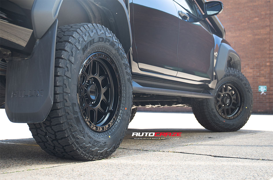 TOYOTA HILUX KMC KM544 MESA SATIN BLACK