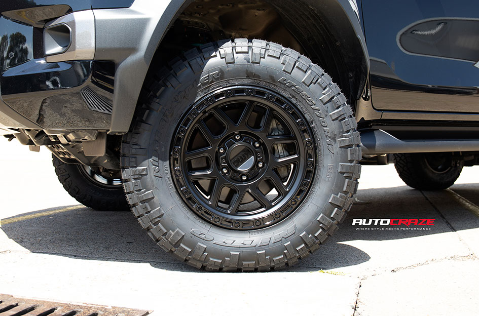 TOYOTA HILUX KMC MESA SATIN BLACK