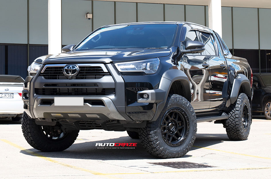 TOYOTA HILUX KMC MESA SATIN BLACK