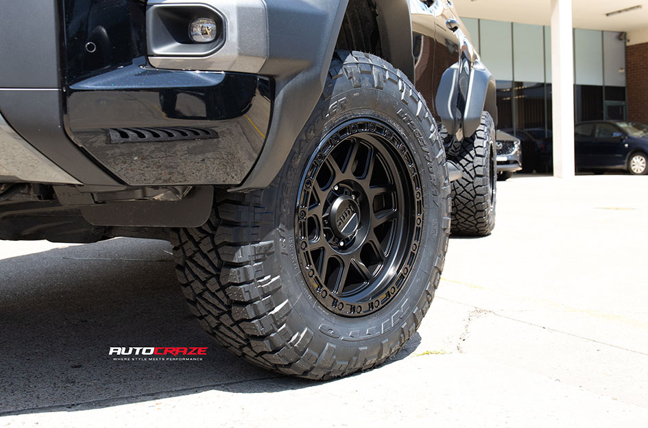 TOYOTA HILUX KMC MESA SATIN BLACK