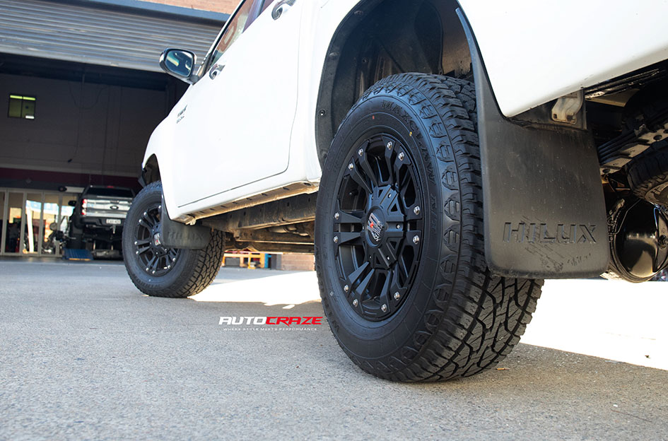 TOYOTA HILUX KMC MONSTER XD 2 MATTE BLACK