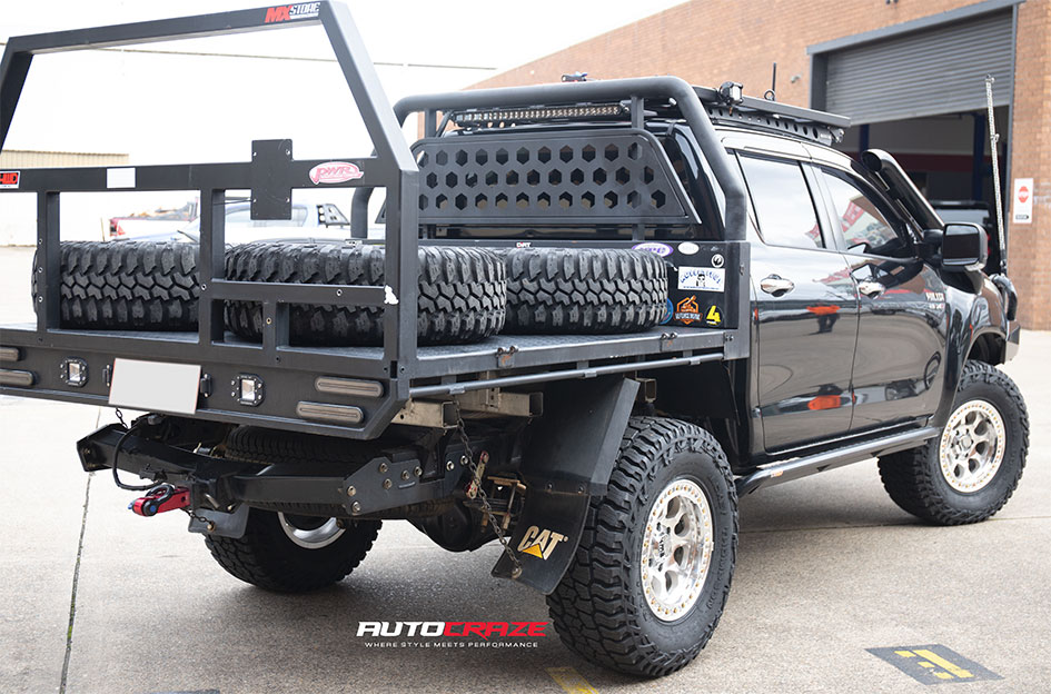 TOYOTA HILUX KMC RIOT MACHINED 