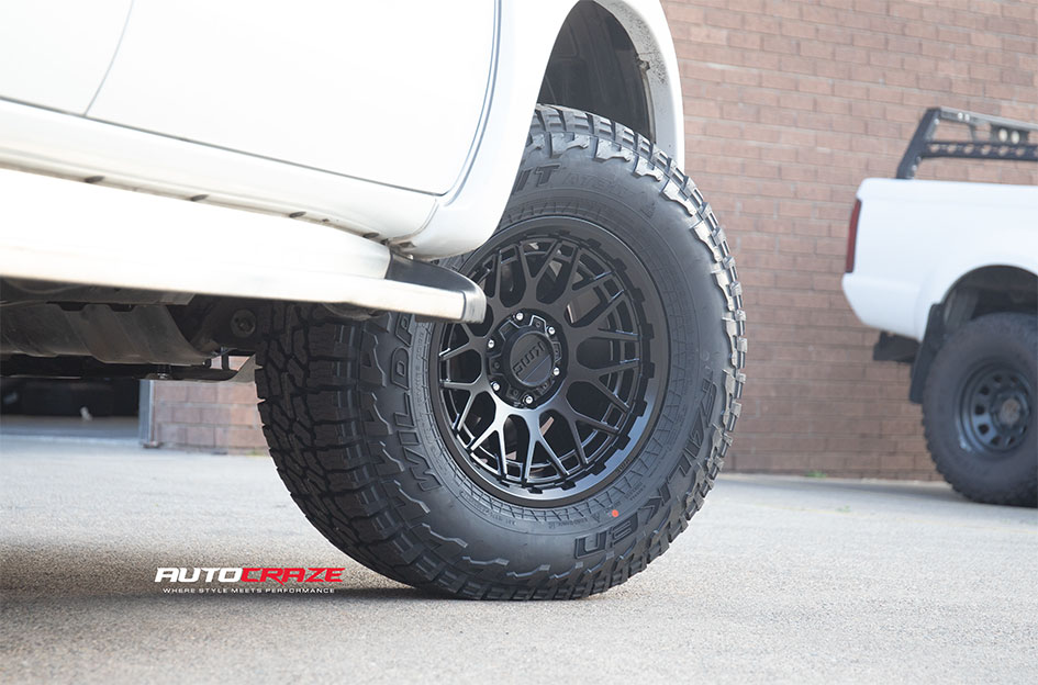 TOYOTA HILUX KMC TECHNIC SATIN BLACK