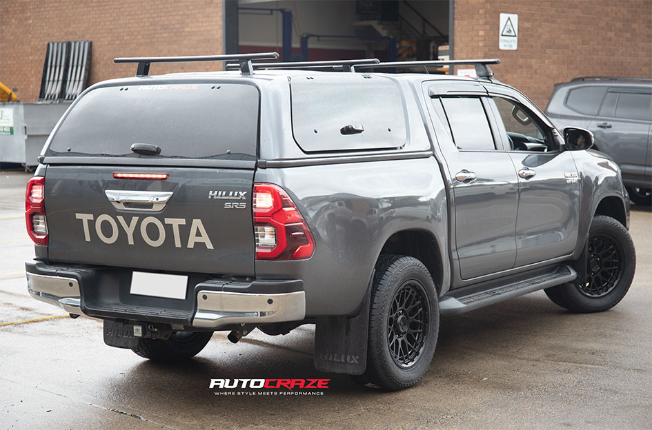 TOYOTA HILUX KMC TECHNIC SATIN BLACK