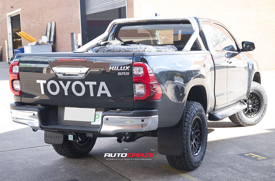 TOYOTA HILUX KMC TECHNIC SATIN BLACK