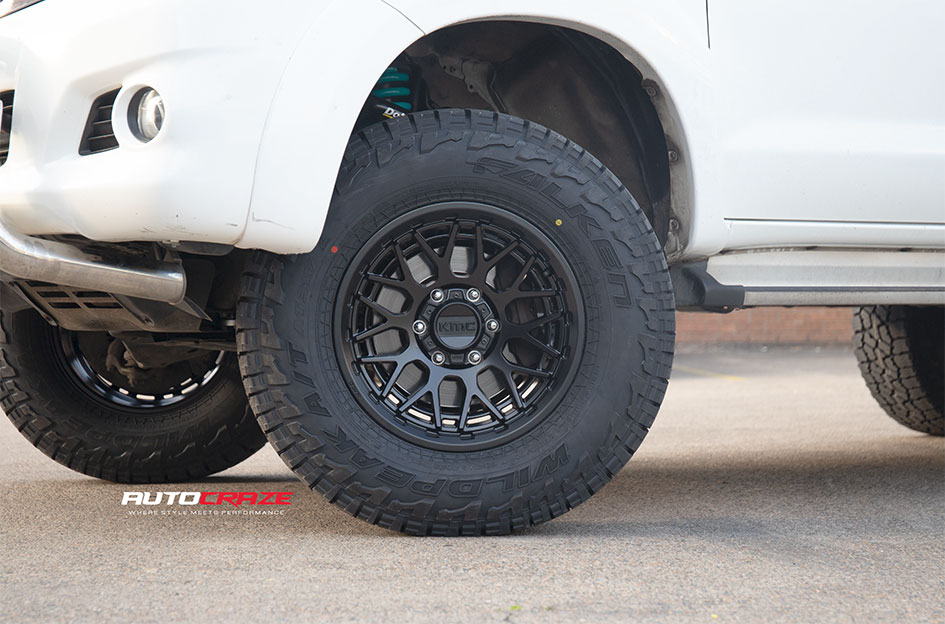 TOYOTA HILUX KMC TECHNIC SATIN BLACK