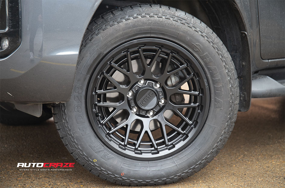 TOYOTA HILUX KMC TECHNIC SATIN BLACK