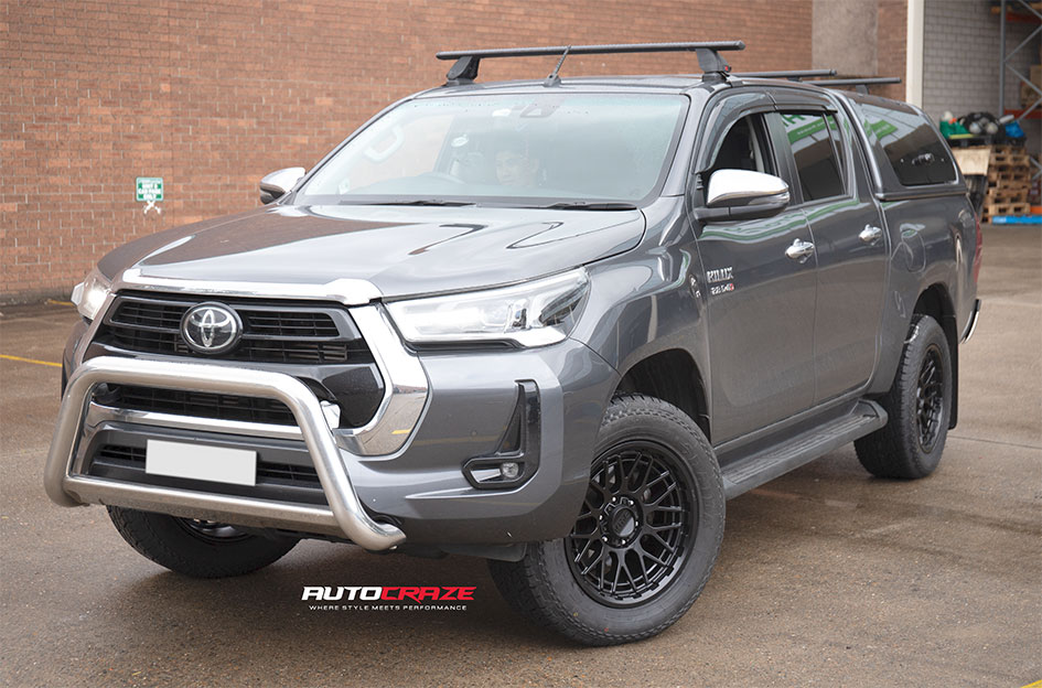 TOYOTA HILUX KMC TECHNIC SATIN BLACK