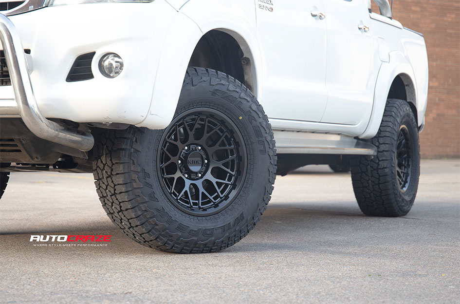 TOYOTA HILUX KMC TECHNIC SATIN BLACK