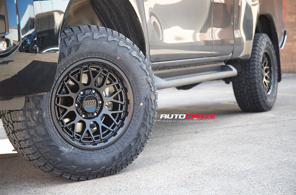 TOYOTA HILUX KMC TECHNIC SATIN BLACK