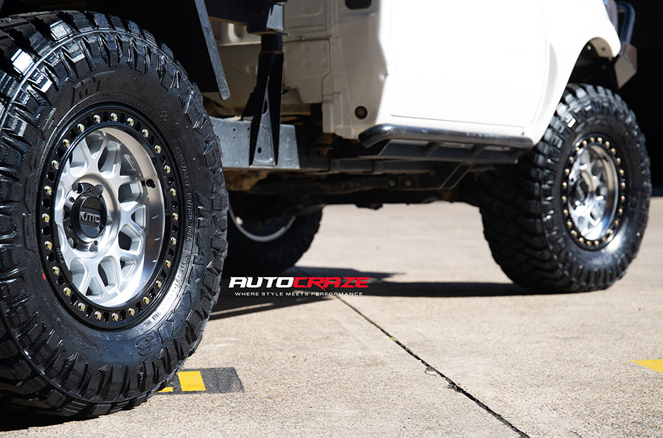 TOYOTA HILUX KMC GRS MACHINED W/ SATIN BLACK LIP