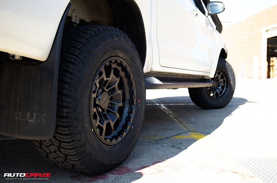 TOYOTA HILUX KMC SUMMIT SATIN BLACK GRAY TINT