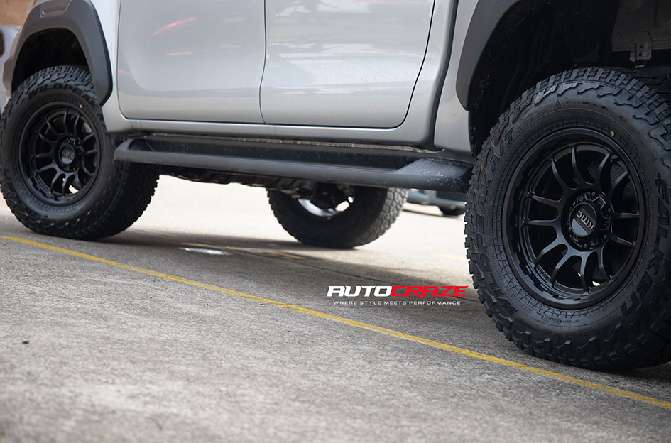 TOYOTA HILUX KMC WRATH SATIN BLACK