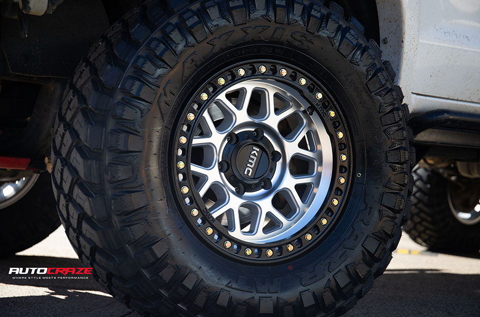 TOYOTA HILUX KMC GRS MACHINED W/ SATIN BLACK LIP