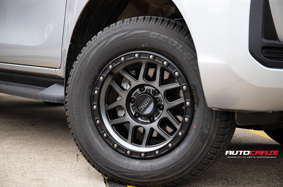 TOYOTA HILUX KMC MESA SATIN BLACK W/ GRAY TINT