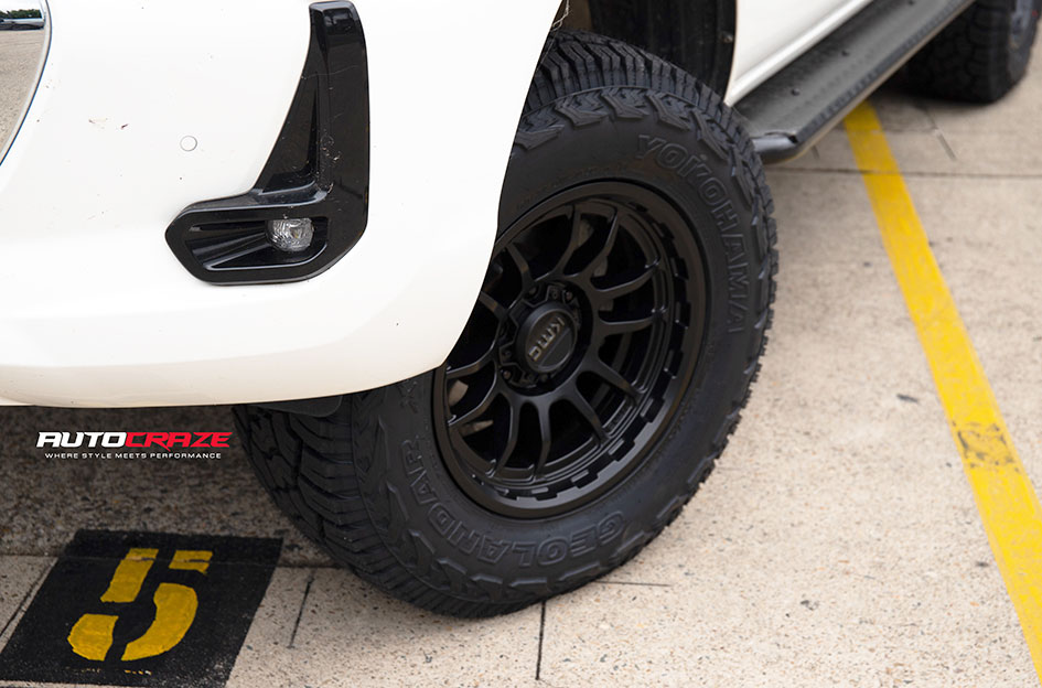 TOYOTA HILUX KMC WRATH SATIN BLACK