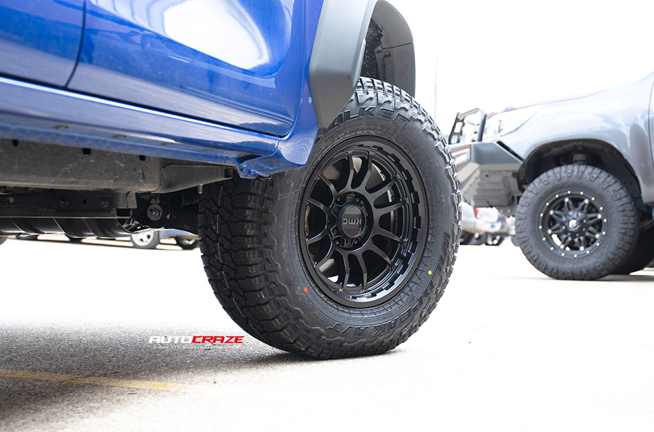 TOYOTA HILUX KMC WRATH SATIN BLACK
