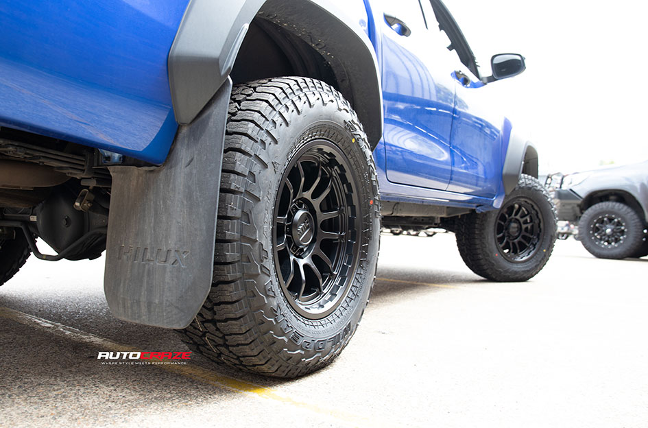 TOYOTA HILUX KMC WRATH SATIN BLACK