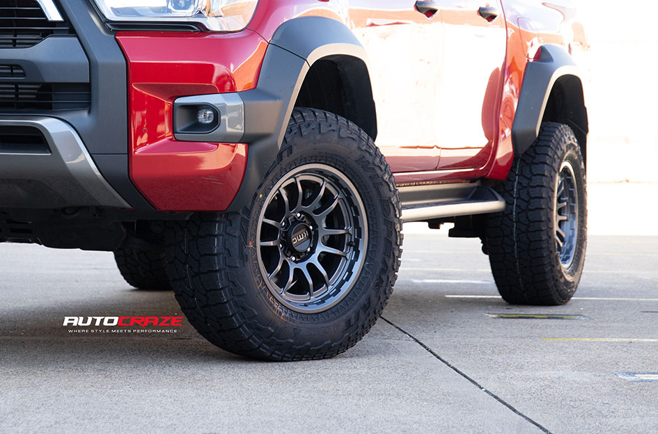 TOYOTA HILUX KMC WRATH MATTE ANTHRACITE 