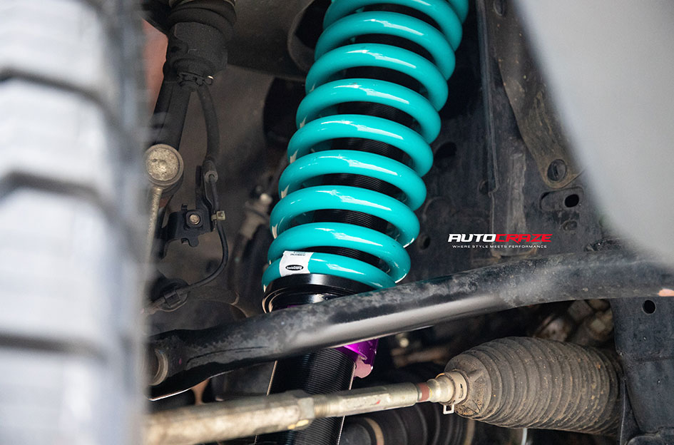 TOYOTA HILUX KMC WRATH MATTE ANTHRACITE 