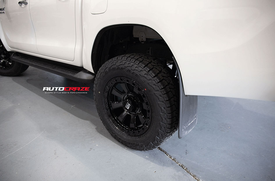 TOYOTA HILUX KING ARMOR GLOSS BLACK BLACK TINT