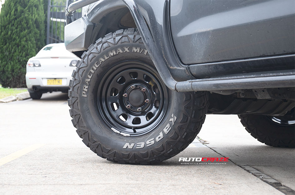 TOYOTA HILUX KING D-HOLE BLACK