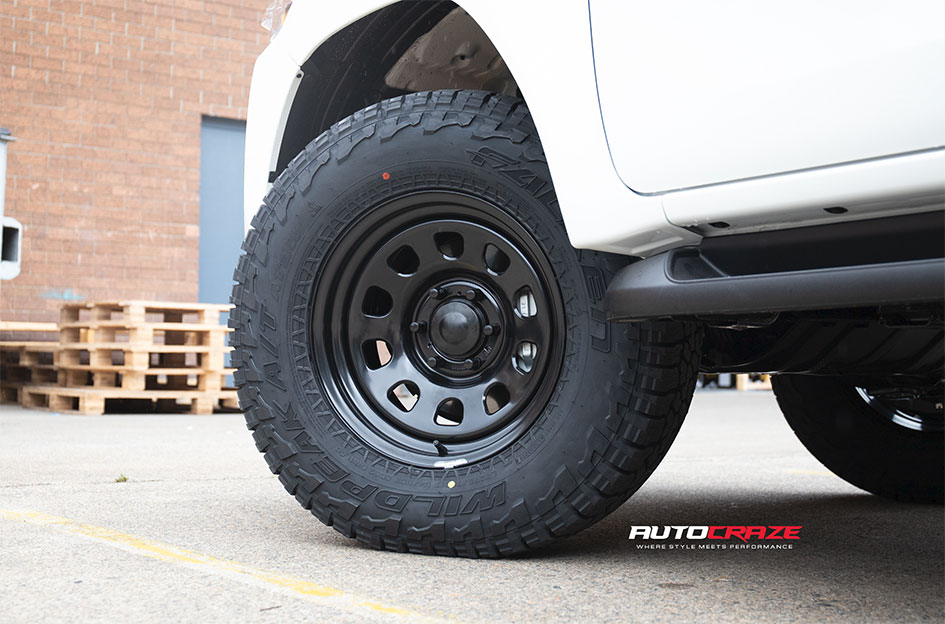TOYOTA HILUX KING D-HOLE BLACK