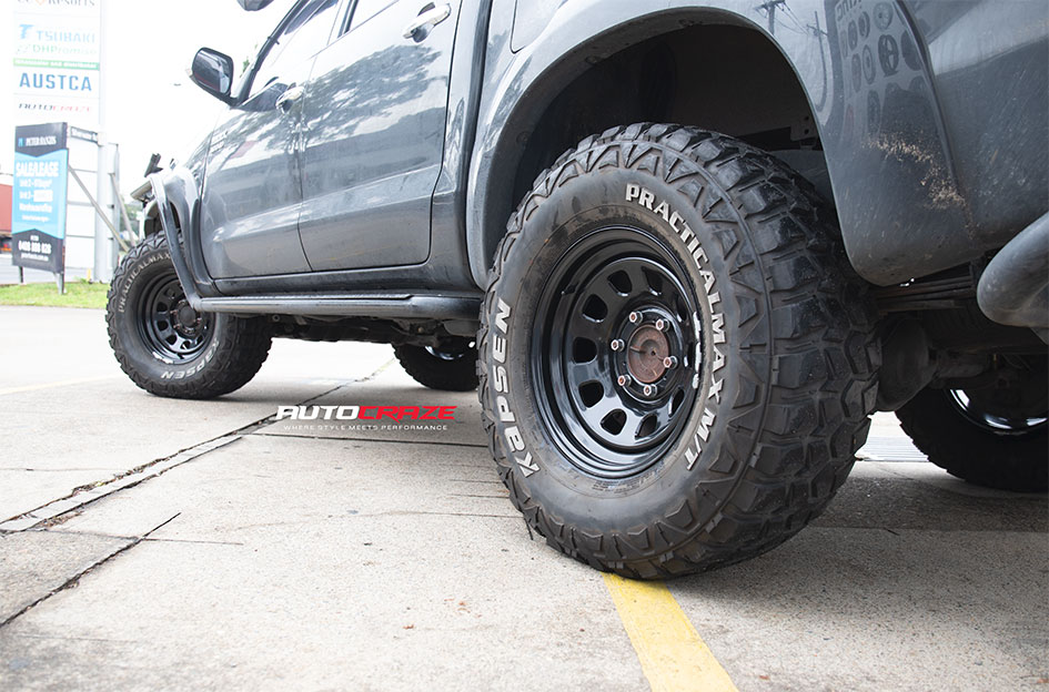 TOYOTA HILUX KING D-HOLE BLACK