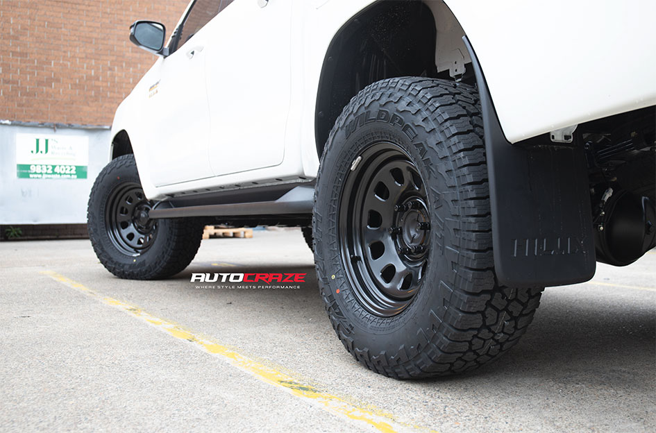 TOYOTA HILUX KING D-HOLE BLACK