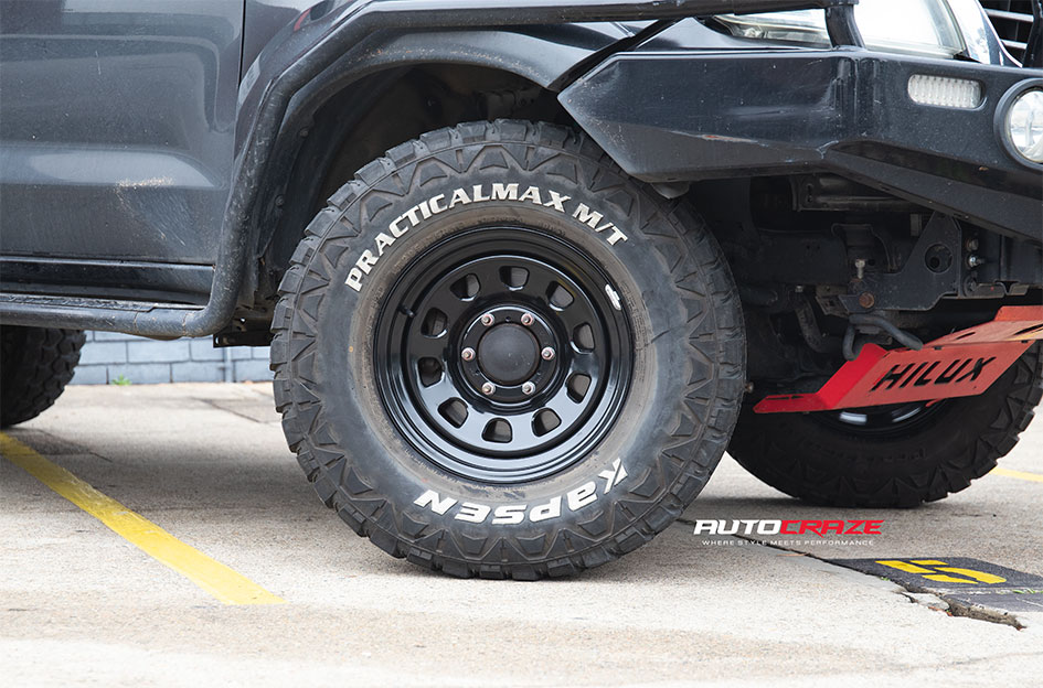 TOYOTA HILUX KING D-HOLE BLACK