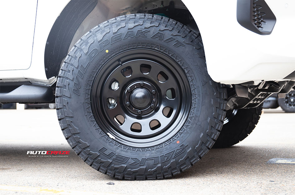 TOYOTA HILUX KING D-HOLE BLACK