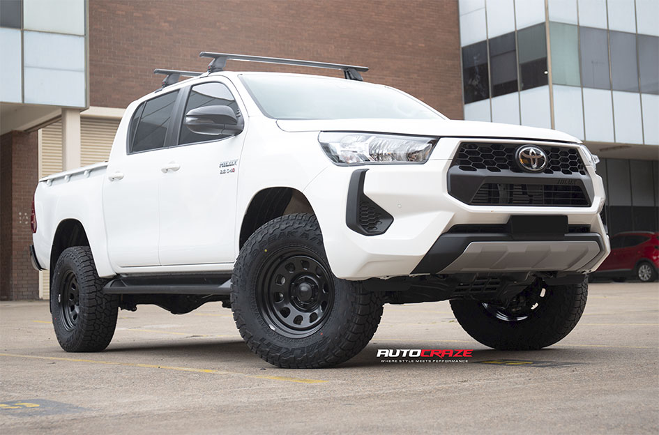 TOYOTA HILUX KING D-HOLE BLACK