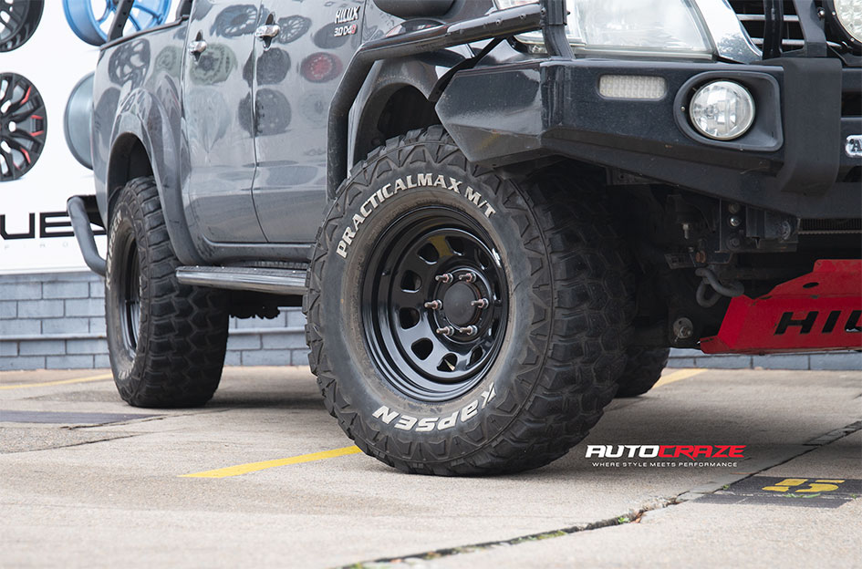 TOYOTA HILUX KING D-HOLE BLACK