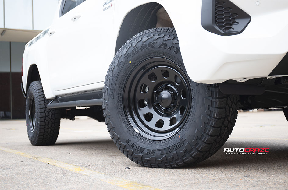 TOYOTA HILUX KING D-HOLE BLACK
