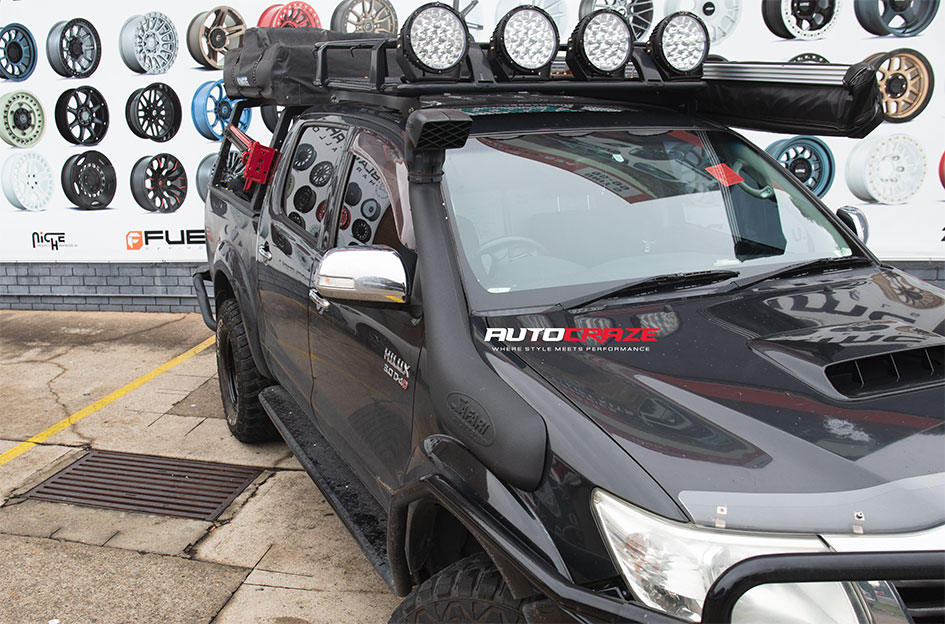 TOYOTA HILUX KING D-HOLE BLACK