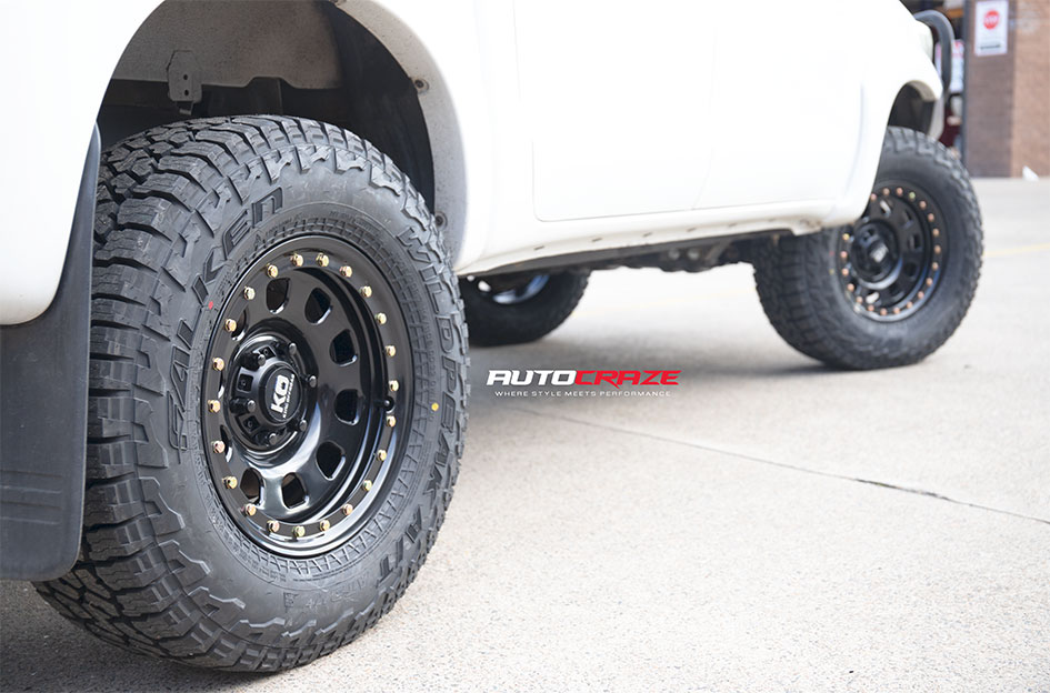 TOYOTA HILUX KING D-LOCKER BLACK