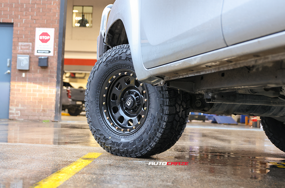 TOYOTA HILUX KING D-LOCKER BLACK