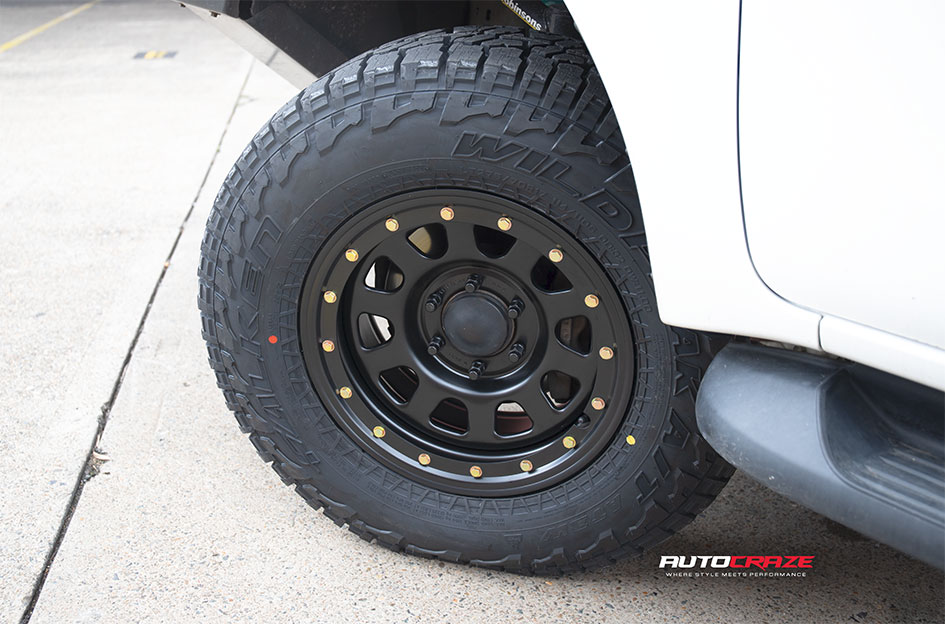 TOYOTA HILUX KING D-LOCKER BLACK