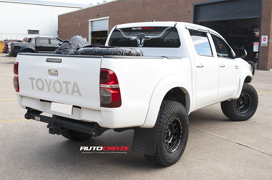 TOYOTA HILUX KING D-LOCKER BLACK