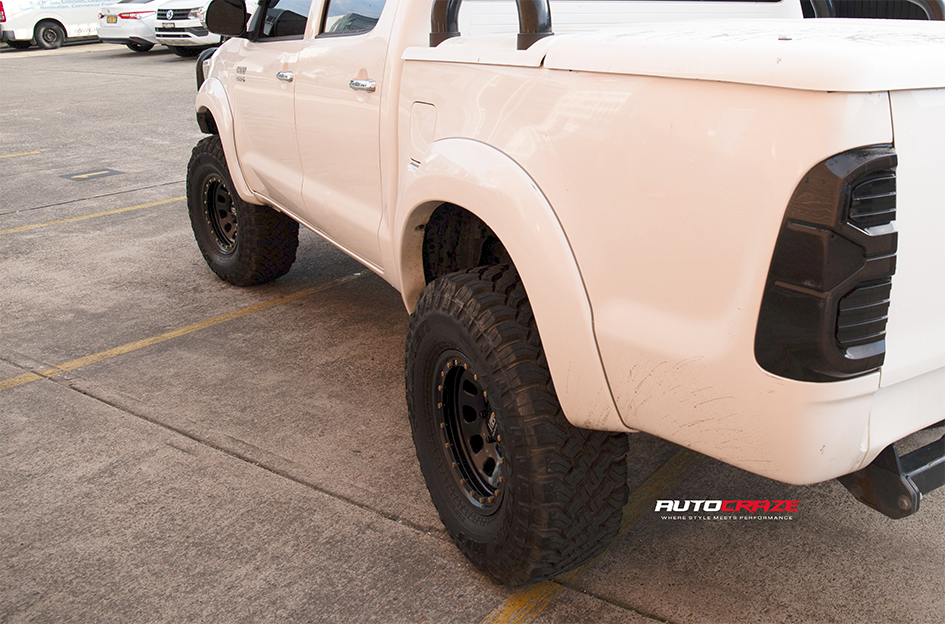 TOYOTA HILUX KING D-LOCKER BLACK 