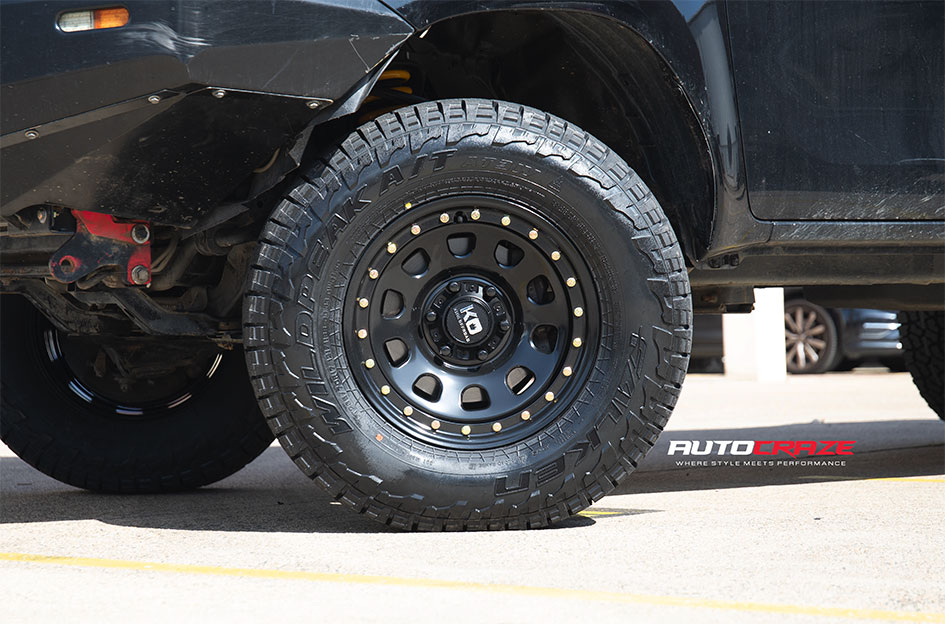 TOYOTA HILUX KING D-LOCKER BLACK