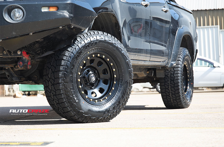 TOYOTA HILUX KING D-LOCKER BLACK