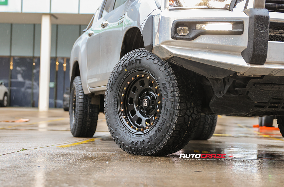 TOYOTA HILUX KING D-LOCKER BLACK