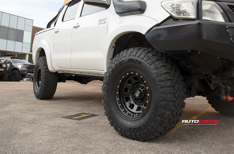 TOYOTA HILUX KING D-LOCKER BLACK 