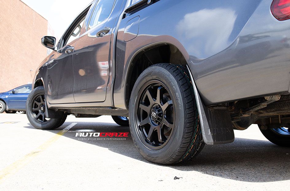 TOYOTA HILUX KING GRAPPLER SATIN BLACK