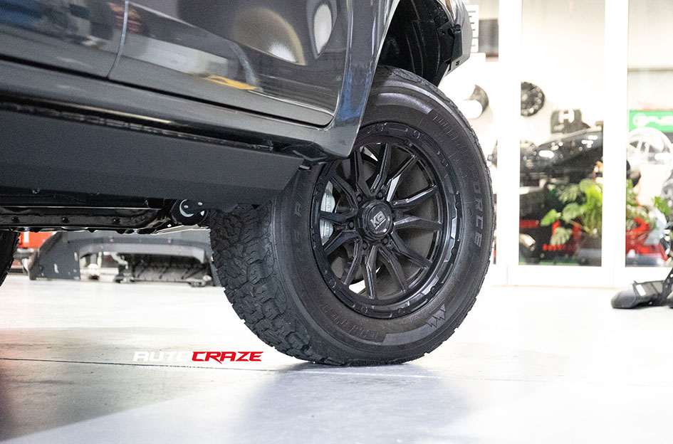 TOYOTA HILUX KING STRYKER SATIN BLACK